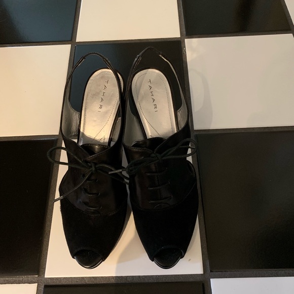 NEW Tahari Slingback Peep-toe Heels - Picture 3 of 6